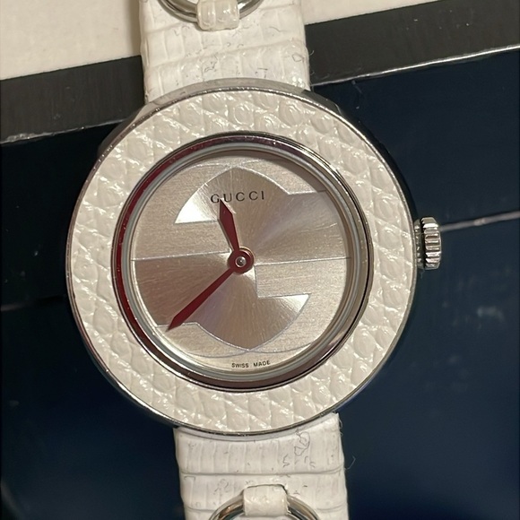 Gucci White Textured Ladies Leather Watch - Picture 7 of 15